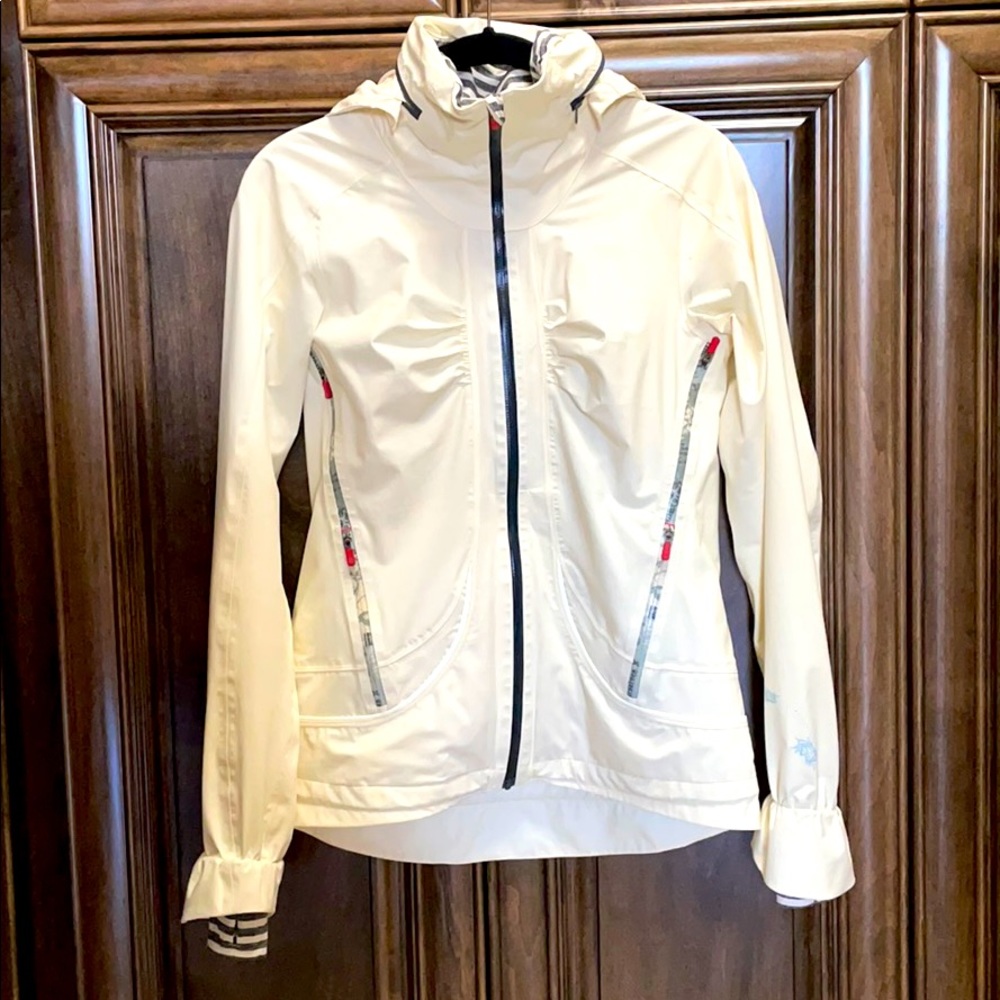 Gorgeous, lightweight lululemon jacket with hood